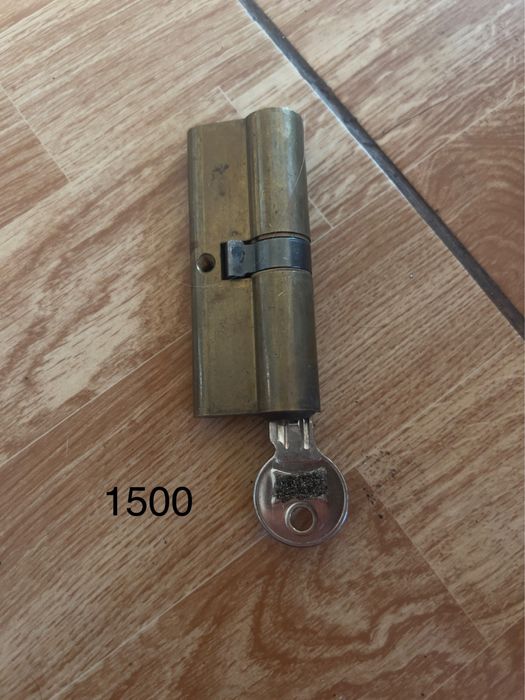 Замок для двери входной