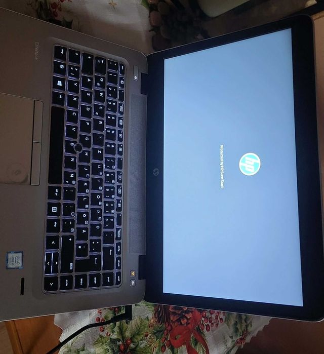 laptop hp in stare ca  nou