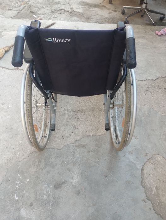 Scaun cu rotile pentru persoane cu dizabilități