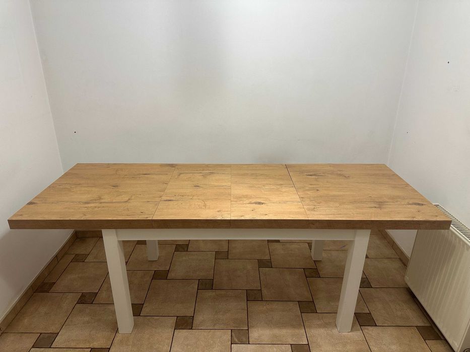 Masa extensibila de bucatarie din MDF cu 4 scaune tapitate