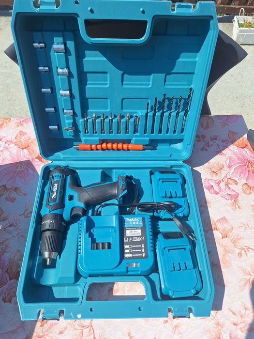 Чисто нов винтоверт с две батери