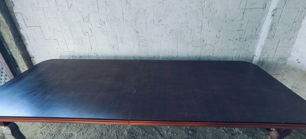 Срочно Продаю стол для гостей