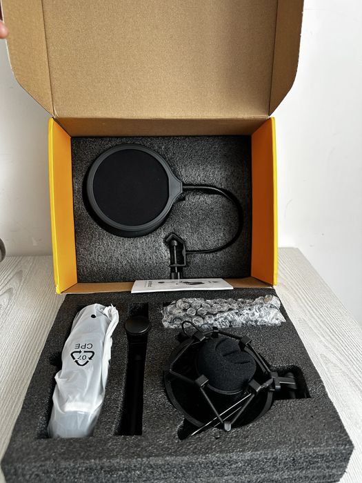 Продам микрофон Maono AU-A04T