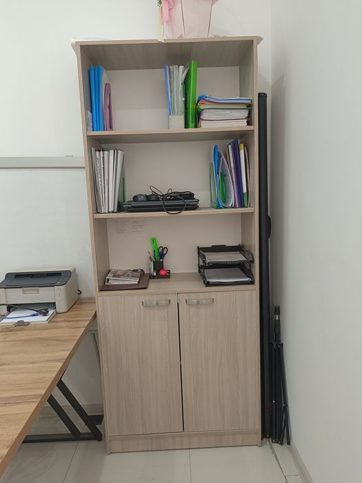 Продам офисные столы и шкаф