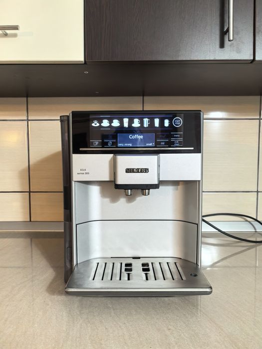 Espresor Siemens EQ 6 seria 300 cu furtun spumare lapte cu factura