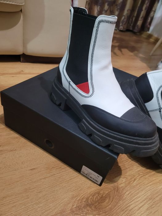 Ghete piele Musette
