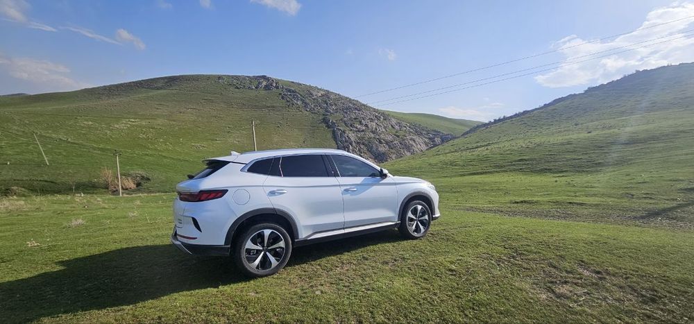 Byd song plus AWD
Yili 2023 sentyabr
Yurgani 34.000 km 
Kraska tozza