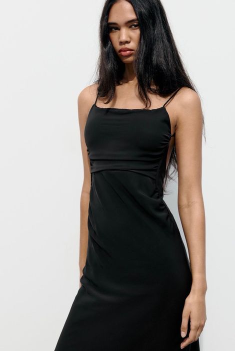 Официална черна рокля с гол гръб