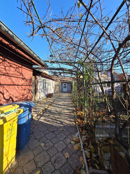 Casa la curte  colentina