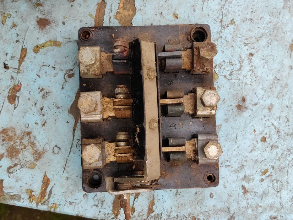 Vând comutator trifazic 100A - 440V.