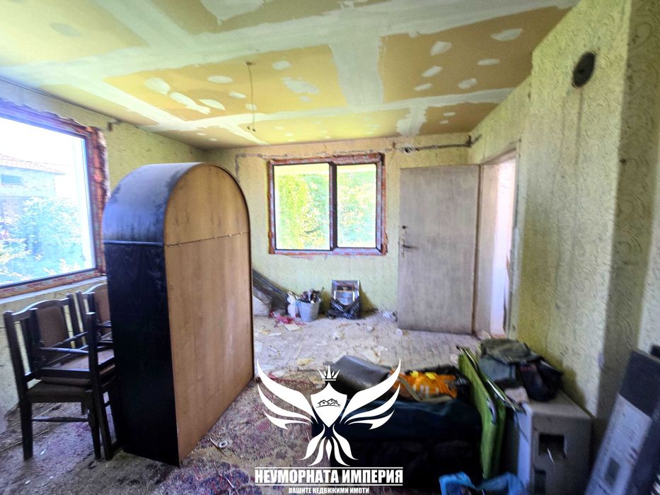 Продавам двуетажна къща 160РЗП и селскостопанска сграда 50кв.м. с широк двор 850кв.м. в с.Тополово
