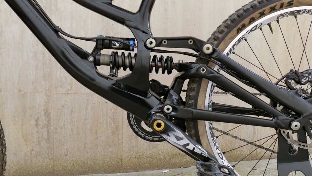 Specialized Demo 8 DH – FOX 40 RC2, Shimano Saint, Mavic Deemax