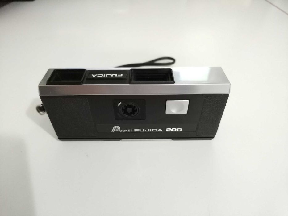 Vintage FUJICA POCKET PHOTO 200 110 Film Camera Retro Point and Shoot