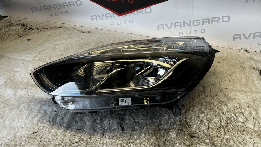 Renault Clio 4 ляв фар