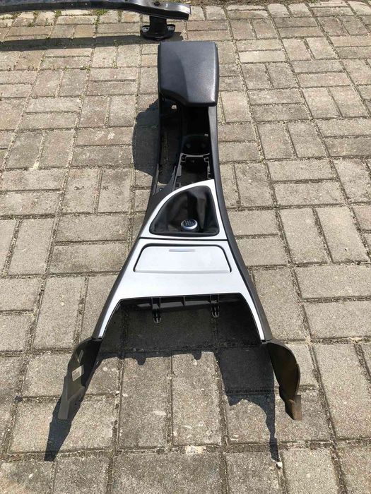 Барче с подлакътник от BMW e82