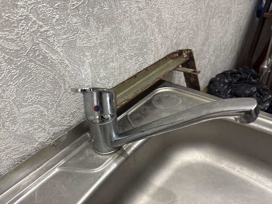 Раковина со смесителем