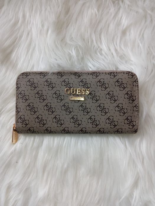 Guess портфейл малка и голяма