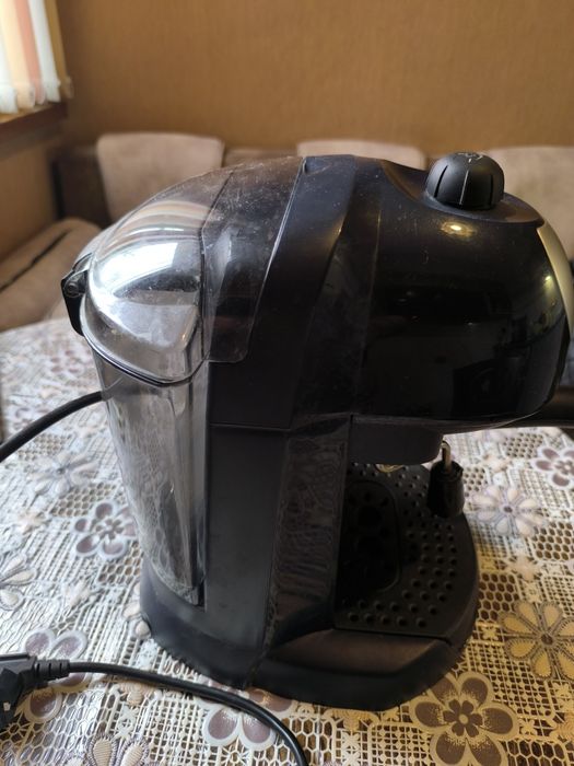 Продавам кафемашина делонги