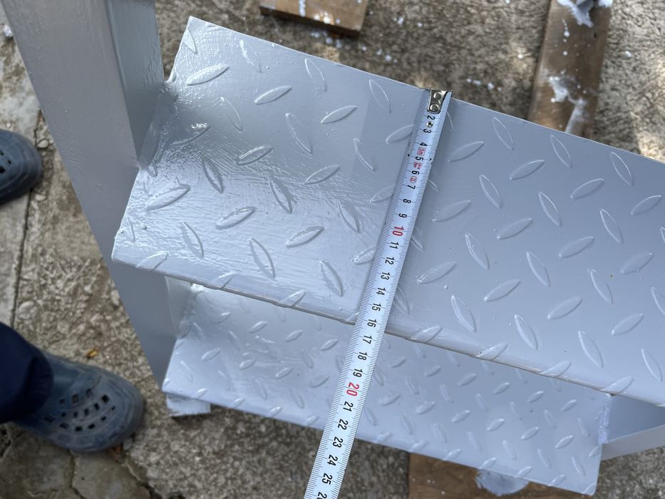 Scara metalica cu 2 trepte