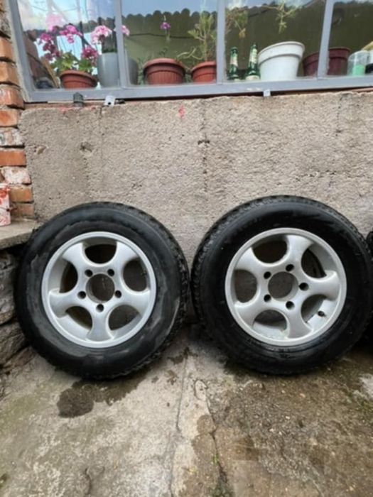 Гуми и  джанти  15 цола 5 броя