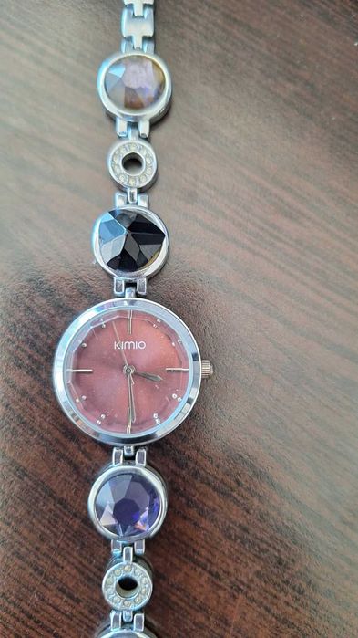 Дамски Часовник на KIMO с два сменени камъка