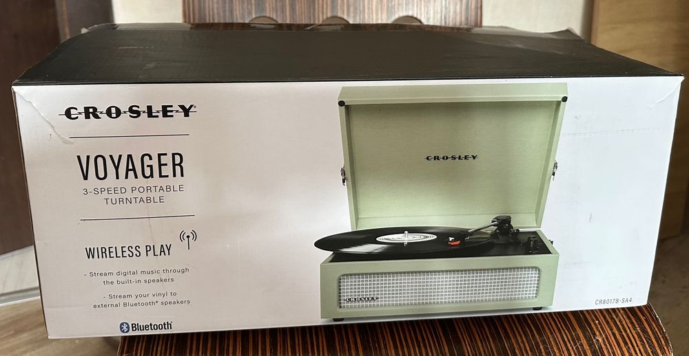 Грамофон Crosley Voyager