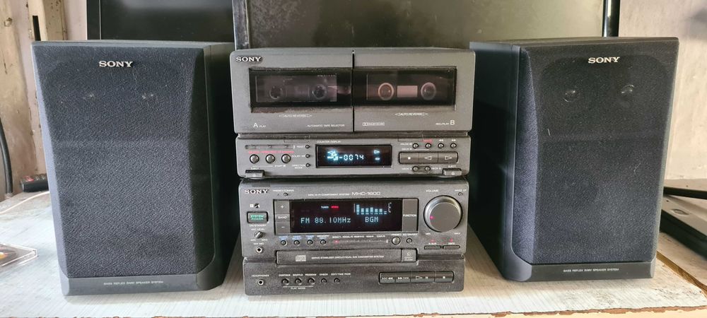 стерео уредба SONY MHC-1600 -перфектна.