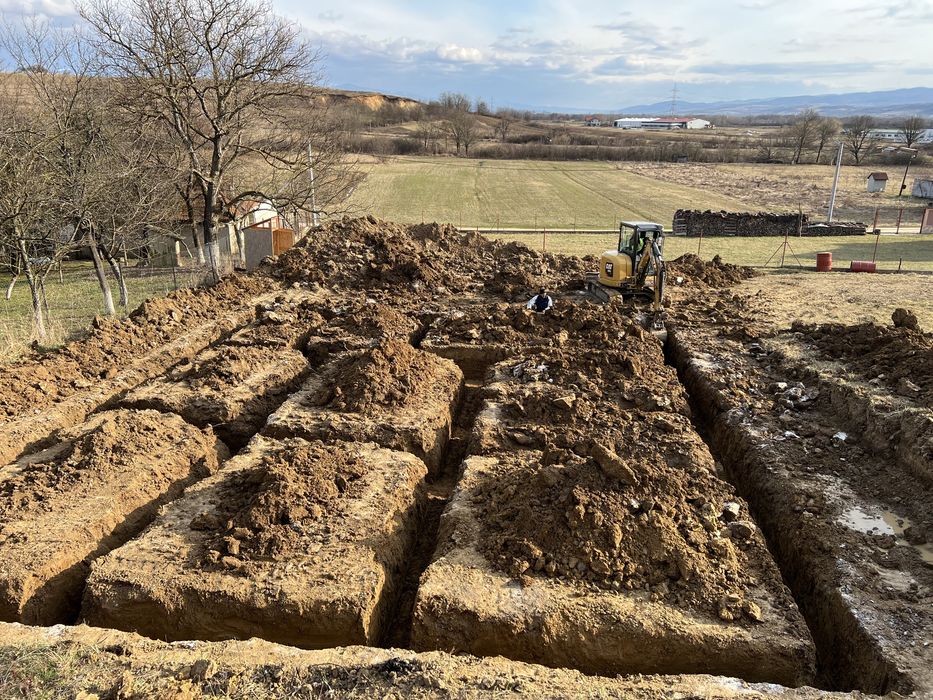 Excavator 5 tone de inchiriat cu PICON