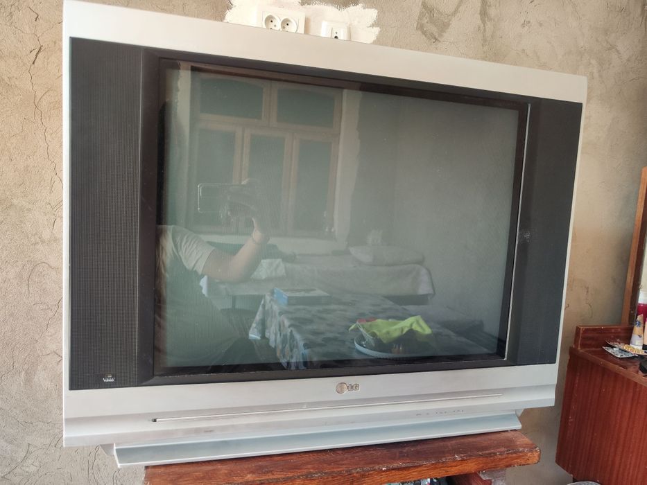 Televizor 72/21 Panasonic mafon va tunner uzdigatal
