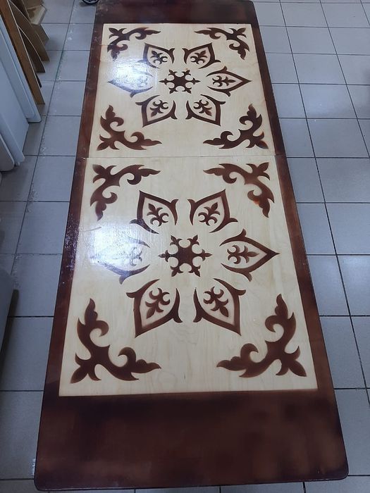 Қазақы квадратны столдар