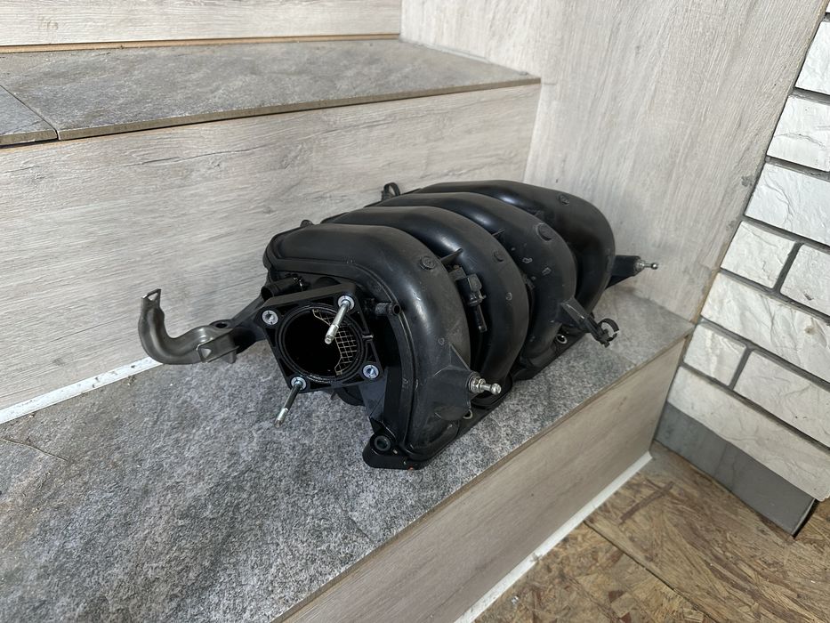 Впускной коллектор Toyota Corolla 210