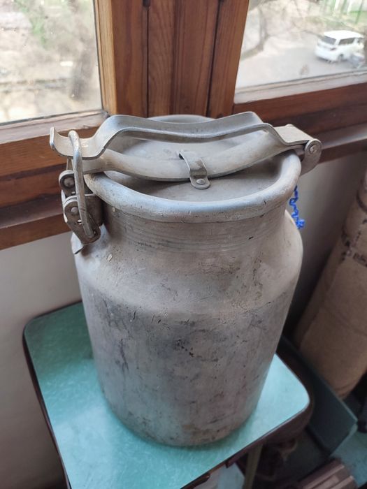 Продам бидон алюминиевый.