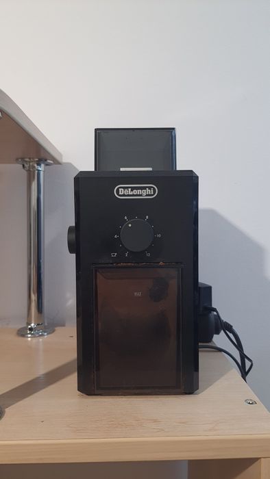 Продам кофемолку Delonghi