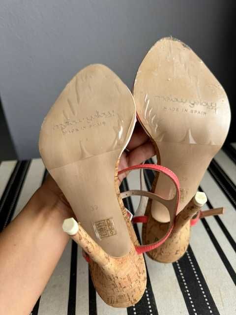 Високи сандали на ток