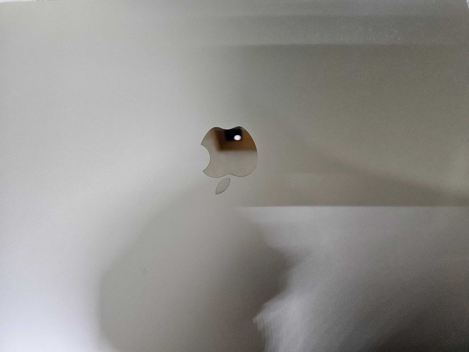 Macbook Pro i5 256 Gb Model 2018 fara conturi parole etc...