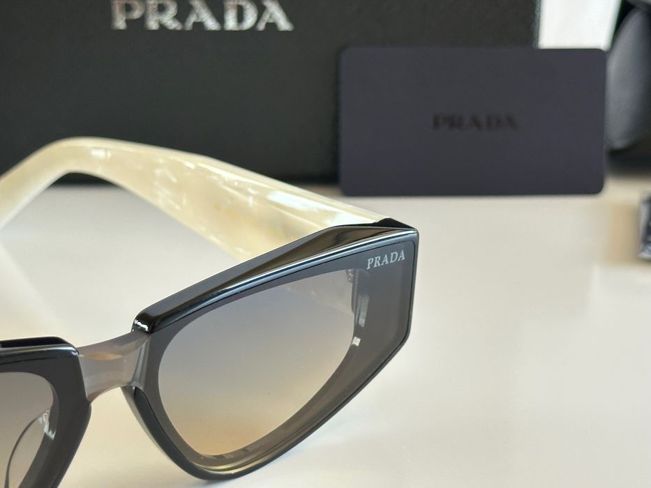Слънчеви очила Prada