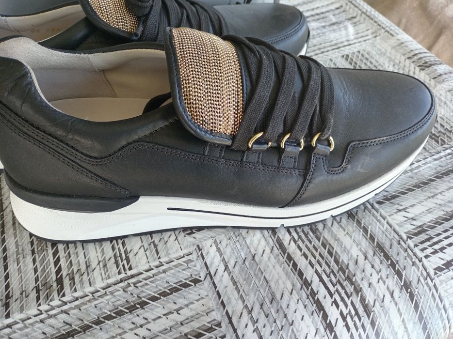 Adidasi noi confortabili