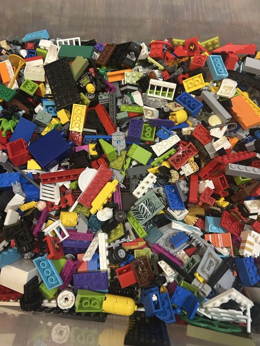 Лего части,човечета,коли…