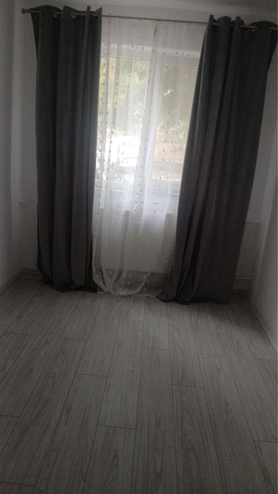 Proprietar vând urgent apartament cu doua camere la parter zona Petrișor