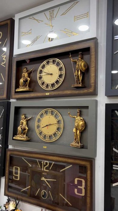 коричневые настенные часы