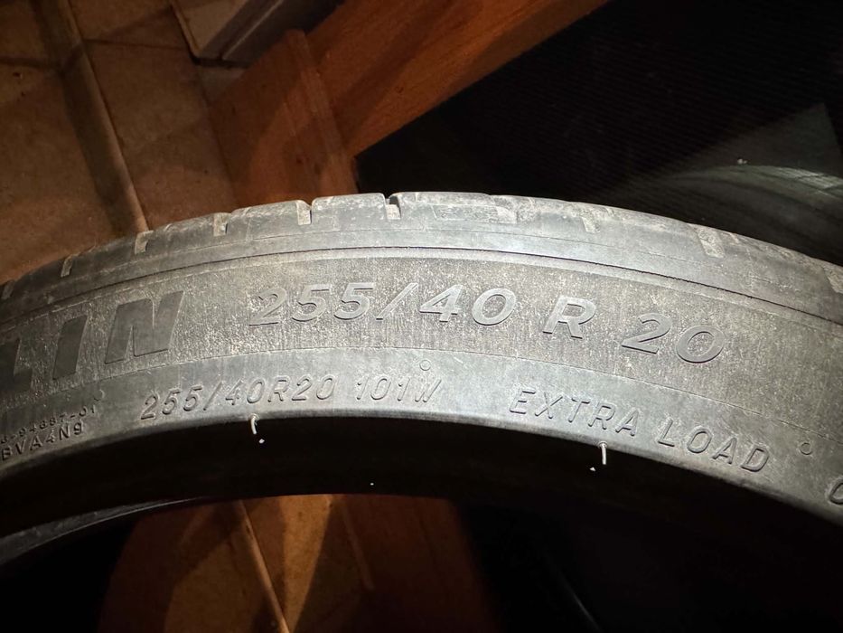 Продавам комплект 4 бр. Michelin Pilot Sport EV Acoustic 255/40 R20 101W XL T0 – Tesla Original