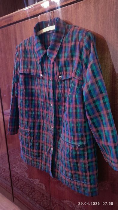 ПОДАРЯВАМ дамско манто/шлифер/яке за едра жена 160/80 кг.