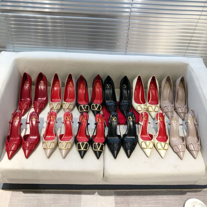 Обувки на ток различен бранд