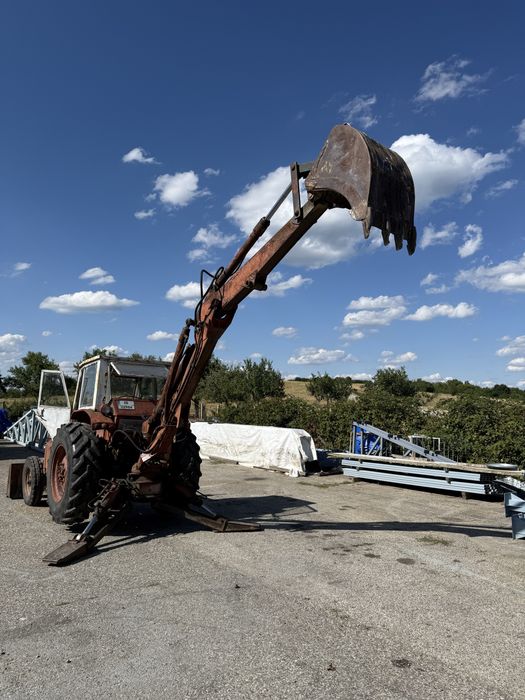 Продавам багер ЮМЗ в добро състояние