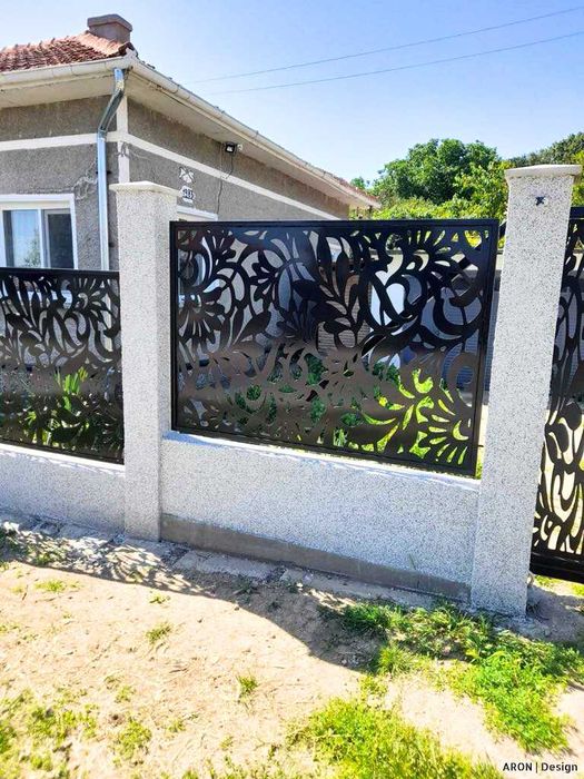 Оградни пана, порти, врати, парапети, табели и много други.