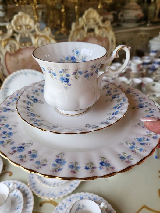 Истинска прелест на ROYAL ALBERT