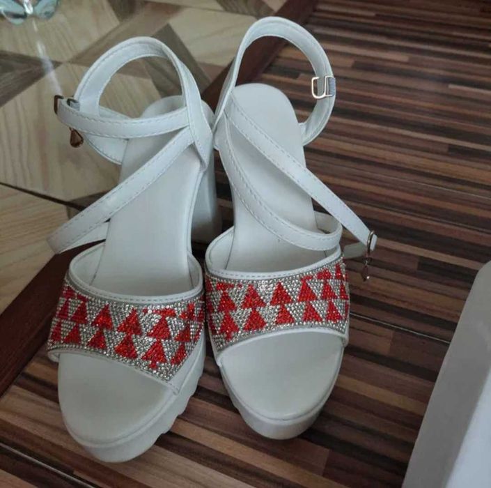 Sandale casual talpă înaltă cu pietricele