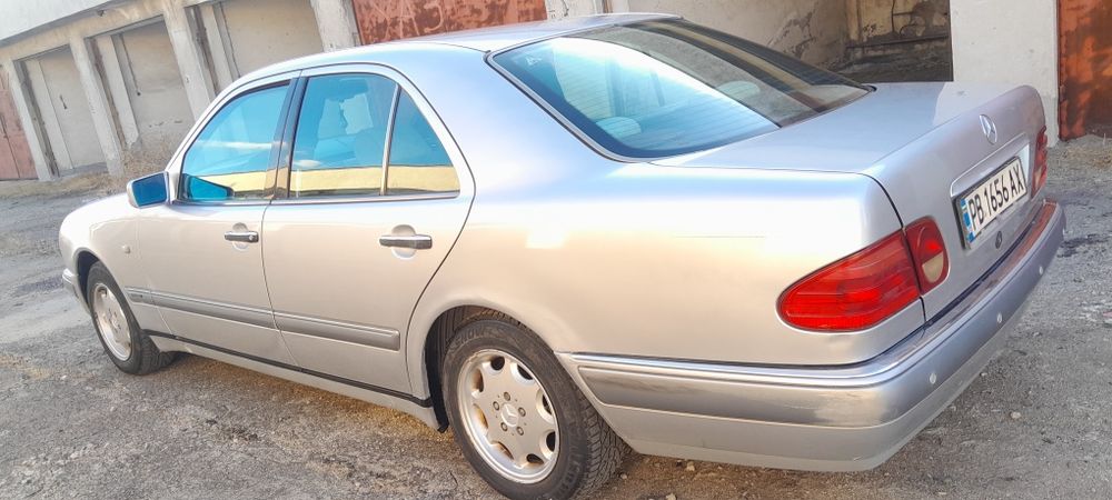 Мерцедес е230 Газ Бензин