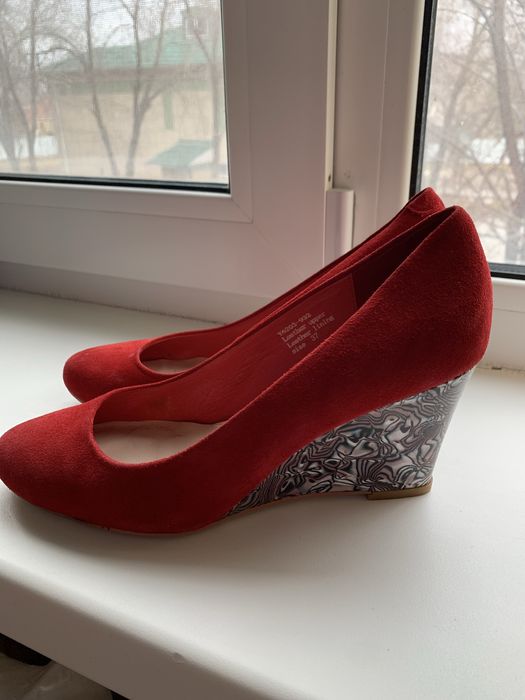 Продам босоножки