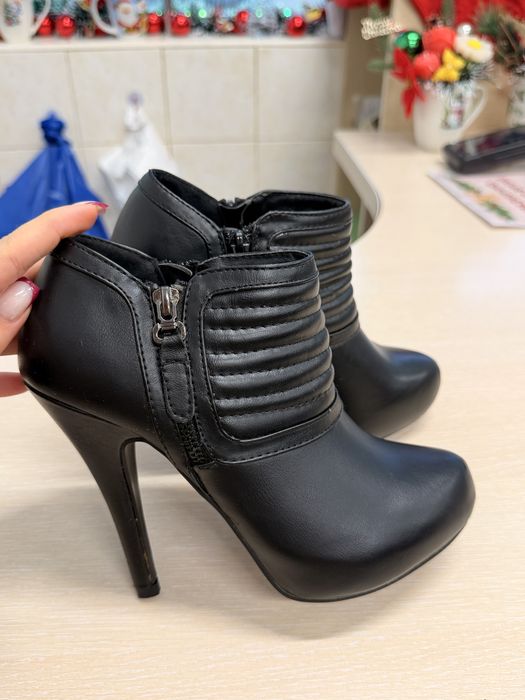 Дамски боти на ток